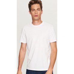 Gładki T-shirt Basic - Biały. Białe t-shirty męskie Reserved, l. Za 19,99 zł.
