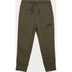 GAP - Spodnie dziecięce 104-176 cm. Zielone dresy chłopięce GAP, bez wzorów, z bawełny. Za 119,90 zł.