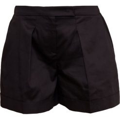 Jil Sander Navy Szorty black. Czarne szorty damskie marki Jil Sander Navy, z bawełny. W wyprzedaży za 419,60 zł.