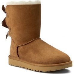 Buty UGG - W Bailey Bow II 1016225 W/Che. Pomarańczowe kozaki damskie Ugg, z wełny, bez obcasa, bez zapięcia. Za 1079,00 zł.