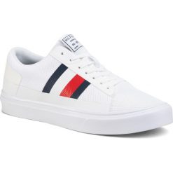 Sneakersy TOMMY HILFIGER - Lightweight Stripes Knit Sneaker FM0FM02689 White YBS. Białe sneakersy męskie TOMMY HILFIGER, bez wzorów, z tworzywa sztucznego, bez zapięcia. W wyprzedaży za 249,00 zł.
