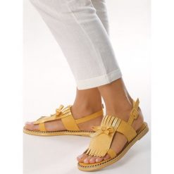 Żółte Sandały Cosmic Splash. Żółte sandały damskie Born2be, w paski, z paskami. Za 49,99 zł.