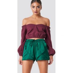 Iva Nikolina x NA-KD Szorty z falbaną - Green. Zielone bermudy damskie Iva Nikolina x NA-KD, z poliesteru. Za 100,95 zł.