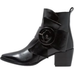 Donna Carolina Botki nero. Czarne botki damskie skórzane marki Donna Carolina, klasyczne. Za 929,00 zł.