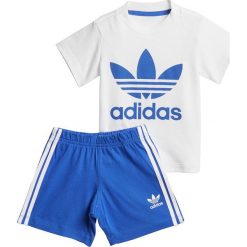 ZESTAW ADIDAS SZORTY I KOSZULKA (98). Żółte koszulki męskie Adidas, w paski, z bawełny, sportowe, z kontrastowym kołnierzykiem, bez rękawów. Za 129,99 zł.