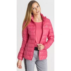 KURTKA PUCHOWA EA7 Emporio Armani. Różowe kurtki damskie xl, z nadrukiem, z puchu. Za 689,00 zł.