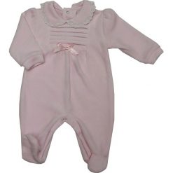 Śpioszki "Pleats" w kolorze jasnoróżowym. Różowe śpiochy niemowlęce Just Too Cute, bez wzorów. W wyprzedaży za 42,95 zł.