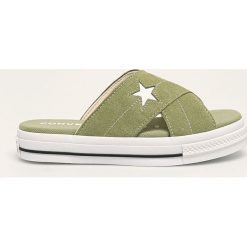 Converse - Klapki skórzane. Zielone klapki damskie Converse, bez wzorów, ze skóry, bez obcasa, na obcasie. W wyprzedaży za 139,90 zł.
