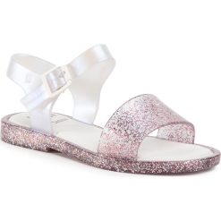Sandały MELISSA - Mel Mar Sandal Inf 32690 Pink Glitter/Pearl 53651. Różowe sandały dziewczęce Melissa, z tworzywa sztucznego, bez zapięcia. W wyprzedaży za 179,00 zł.
