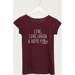 T-shirt z napisem - Bordowy. Czerwone t-shirty damskie marki Sinsay, l, z napisami. Za 9,99 zł.
