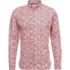 Knowledge Cotton Apparel FLOWER PRINTED Koszula malaga. Czerwone koszule męskie marki Knowledge Cotton Apparel, xxl, bez wzorów, z bawełny, bez kołnierzyka, bez rękawów. Za 419,00 zł.