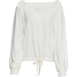 Shirt z koronką bonprix biel wełny. Białe koszulki damskie bonprix, w koronkowe wzory, z wełny, z okrągłym kołnierzem. Za 79,99 zł.