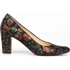 Czółenka w szpic - skóra naturalna - model 972/1 - kolor czarne liście. Czarne czółenka damskie Zapato, do pracy, bez wzorów, ze skóry, bez obcasa, na obcasie. Za 319,00 zł.
