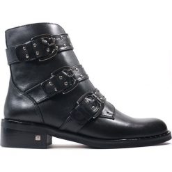 BOTKI DAMSKIE NES 18413 CZA. Botki damskie Nessi, ze skóry, bez obcasa, bez zapięcia. Za 349,00 zł.