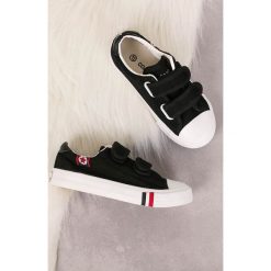 Czarne trampki na rzep casu 20m4/m. Czarne trampki chłopięce Casu, bez wzorów, bez zapięcia. Za 39,99 zł.