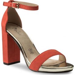Sandały MENBUR - 07966 Coral/Coral 0035. Pomarańczowe klapki damskie Menbur, bez wzorów, ze skóry ekologicznej, bez obcasa, na obcasie. Za 269,00 zł.