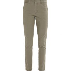 Polo Ralph Lauren BROOKE SKINNY PANT Chinosy light moss. Zielone chinosy damskie marki Polo Ralph Lauren, z bawełny. W wyprzedaży za 329,40 zł.
