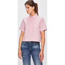 Calvin Klein Jeans - Bluzka. Białe bluzki damskie Calvin Klein Jeans, s, bez wzorów, z bawełny, bez kołnierzyka, z krótkim rękawem. W wyprzedaży za 179,90 zł.
