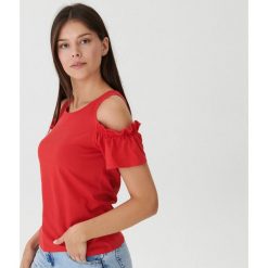 Bluzka cold shoulder - Czerwony. Czerwone bluzki damskie House, s, bez wzorów, bez kołnierzyka, bez rękawów. Za 29,99 zł.