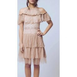 SOKY SOKA SUKIENKA KREMOWY 57002-1. Białe sukienki damskie SOKY&SOKA, l, bez wzorów, z tiulu, bez kołnierzyka, bez rękawów, midi. Za 167,59 zł.