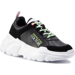 Sneakersy VERSACE JEANS COUTURE - E0VZASC3 71618 899. Czarne półbuty damskie Versace Jeans Couture, z jeansu. Za 839,00 zł.