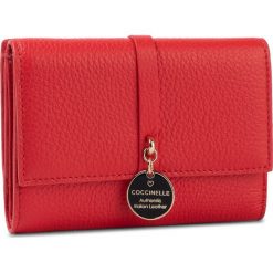 Duży Portfel Damski COCCINELLE - ES5 Alpha E2 ES5 11 66 01 Polish Red R08. Czerwone portfele damskie Coccinelle, bez wzorów, ze skóry. Za 599,00 zł.