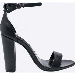 Steve Madden - Sandały. Szare sandały damskie na słupku marki Steve Madden, z materiału. W wyprzedaży za 339,90 zł.