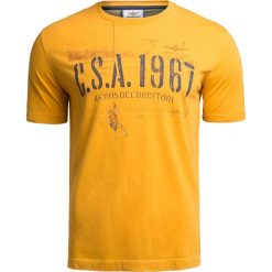 T-shirt AERONAUTICA MILITARE Żółty. Żółte t-shirty męskie marki Aeronautica Militare, z nadrukiem, z bawełny, z okrągłym kołnierzem. W wyprzedaży za 182,00 zł.