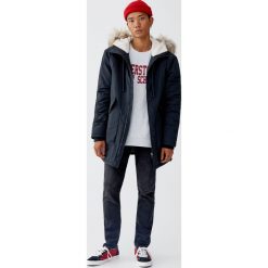 Parka z futrzanym kapturem. Szare płaszcze męskie Pull&Bear, m, bez wzorów, z futra. Za 299,00 zł.