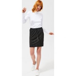 Spódnica w prążki. Czarne spódniczki damskie Moodo, na co dzień, xl, w paski, z elastanu. Za 34,99 zł.