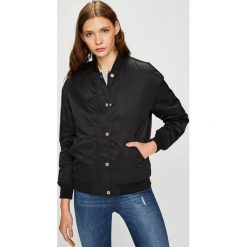 Calvin Klein Jeans - Kurtka bomber. Czarne bomberki damskie Calvin Klein Jeans, l, z jeansu. W wyprzedaży za 459,90 zł.