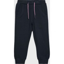 Name it - Spodnie dziecięce 92-122 cm. Niebieskie spodnie dziewczęce marki Name it, bez wzorów, z elastanu, casualowe. W wyprzedaży za 39,90 zł.