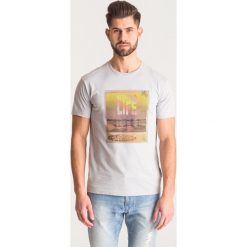 Szary t-shirt Trussardi Jeans z nadrukiem. Szare t-shirty męskie m, z nadrukiem, z bawełny, z okrągłym kołnierzem. Za 149,50 zł.