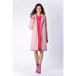 Klasyczny Rózowy Płaszcz z Wiązanym Paskiem. Różowe kurtki damskie Molly.pl, na zimę, s, bez wzorów, eleganckie. Za 259,90 zł.