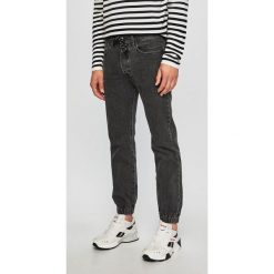 Levi's - Jeansy 501. Szare jeansy męskie Levi's®, s, bez wzorów. W wyprzedaży za 269,90 zł.