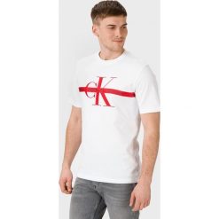 Calvin Klein Monogram Koszulka Biały. Białe podkoszulki męskie Calvin Klein, xl, z haftami, z bawełny, bez kołnierzyka, z krótkim rękawem, krótkie. Za 204,95 zł.