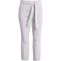Chinosy damskie: Mint Velvet TIE WAISTED CASUAL Chinosy light purple