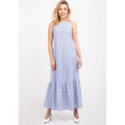Sukienka w kolorze jasnoniebieskim. Niebieskie sukienki damskie Bessa, Moonlight, w paski, bez kołnierzyka, bez rękawów, maxi. W wyprzedaży za 159,95 zł.