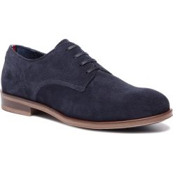 Półbuty TOMMY HILFIGER - Dress Casual Suede Shoe FM0FM02176 Midnight 403. Niebieskie półbuty męskie TOMMY HILFIGER, na co dzień, bez wzorów, ze skóry, casualowe, bez zapięcia. W wyprzedaży za 319,00 zł.