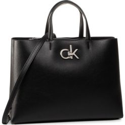 Torebka CALVIN KLEIN - Re-Lock Tote Md K60K606305 BAX. Czarne torebki klasyczne damskie Calvin Klein, bez wzorów, ze skóry ekologicznej, klasyczne, bez dodatków. W wyprzedaży za 599,00 zł.