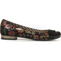 Wzorzyste baleriny z kokardą - skóra naturalna - model 007 - kolor czarne liście. Czarne baleriny damskie Zapato, bez wzorów, ze skóry, eleganckie, na niskim obcasie, na obcasie. W wyprzedaży za 154,50 zł.