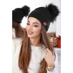 Czapka MISALINA BLACK. Czarne szaliki damskie Czapka MISALINA BLACK, bez wzorów. W wyprzedaży za 29,00 zł.