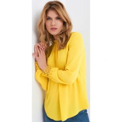 Bluzki damskie: Luźna bluzka z koronką