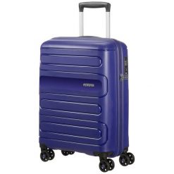 American Tourister walizka podróżna Sunside 55 cm fioletowa. Fioletowe walizki American Tourister, bez wzorów, eleganckie. W wyprzedaży za 330,00 zł.