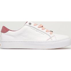 Tommy Hilfiger - Buty skórzane. Białe buty sportowe damskie TOMMY HILFIGER, bez wzorów, ze skóry, sportowe. Za 539,90 zł.