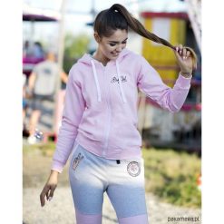 Bluza rozpinana BabyGirl. Czerwone bluzy niemowlęce Pakamera, z nadrukiem. Za 179,00 zł.