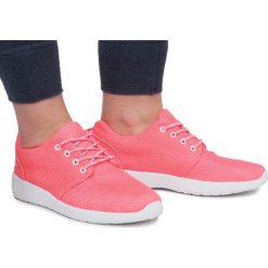 Różowe Sportowe trampki. Różowe trampki i tenisówki damskie ButyModne, bez wzorów, z materiału, na sznurówki. Za 64,00 zł.