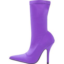 Public Desire DANGER Kozaki na obcasie purple. Fioletowe bez kategorii marki Public Desire, z materiału, na obcasie. Za 209,00 zł.
