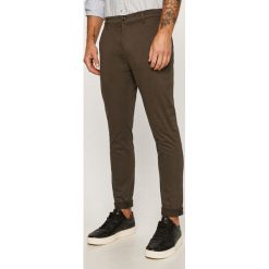 Tailored & Originals - Spodnie. Zielone spodnie męskie Tailored & Originals, bez wzorów, z elastanu. W wyprzedaży za 269,90 zł.