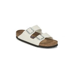 Klapki Birkenstock ARIZONA. Białe klapki damskie Birkenstock, bez wzorów, bez obcasa. Za 366,16 zł.
